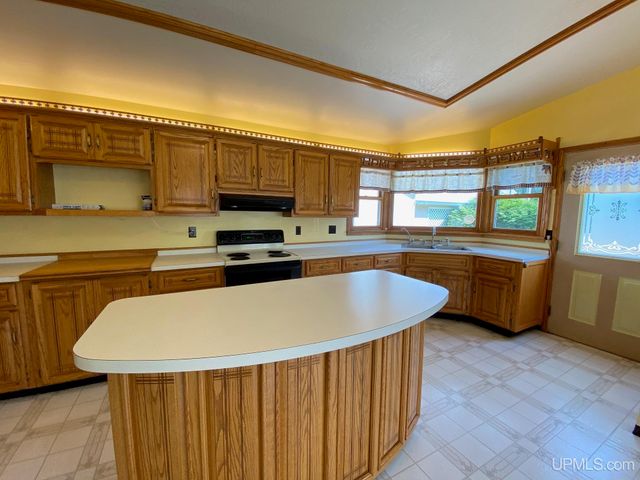 5755 Co Rd 550 Highway, Marquette, MI 49855