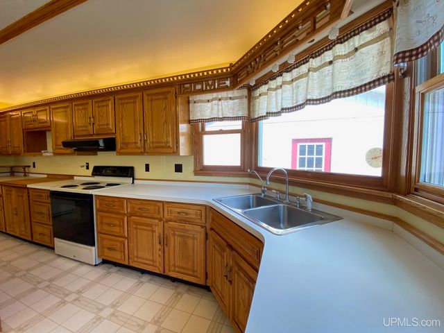 5755 Co Rd 550 Highway, Marquette, MI 49855