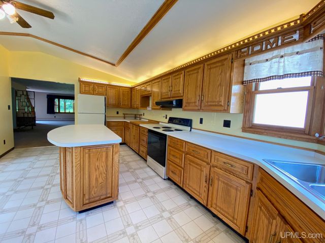 5755 Co Rd 550 Highway, Marquette, MI 49855