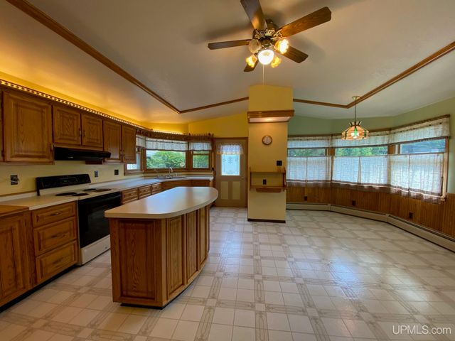 5755 Co Rd 550 Highway, Marquette, MI 49855