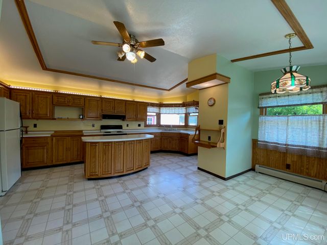 5755 Co Rd 550 Highway, Marquette, MI 49855