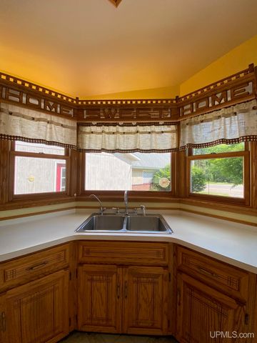 5755 Co Rd 550 Highway, Marquette, MI 49855