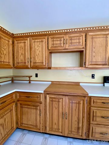 5755 Co Rd 550 Highway, Marquette, MI 49855