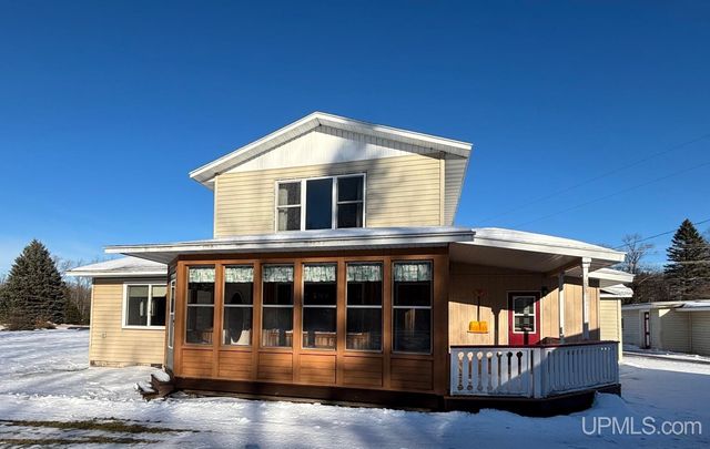 5755 Co Rd 550 Highway, Marquette, MI 49855