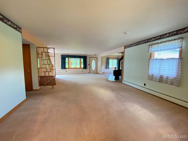 5755 Co Rd 550 Highway, Marquette, MI 49855