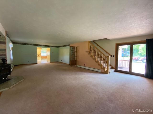 5755 Co Rd 550 Highway, Marquette, MI 49855