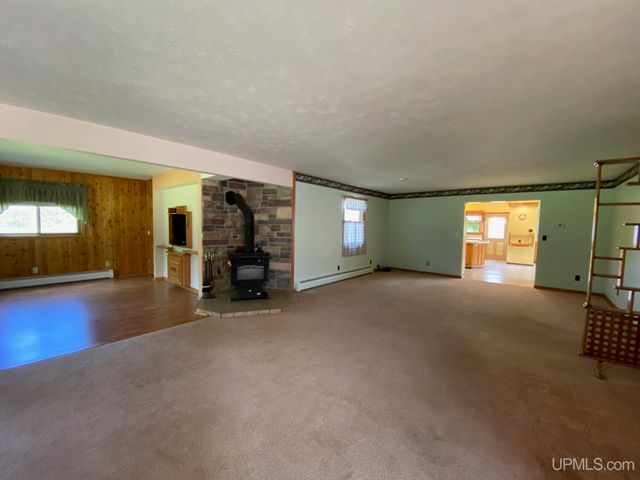 5755 Co Rd 550 Highway, Marquette, MI 49855