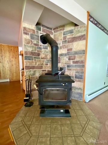 5755 Co Rd 550 Highway, Marquette, MI 49855