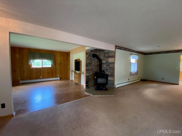 5755 Co Rd 550 Highway, Marquette, MI 49855