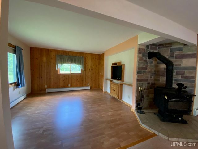 5755 Co Rd 550 Highway, Marquette, MI 49855