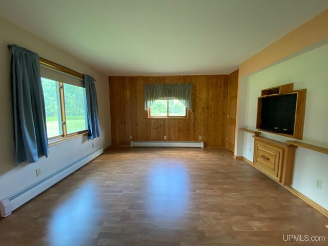 5755 Co Rd 550 Highway, Marquette, MI 49855