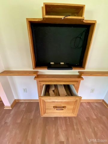 5755 Co Rd 550 Highway, Marquette, MI 49855