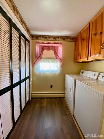 5755 Co Rd 550 Highway, Marquette, MI 49855