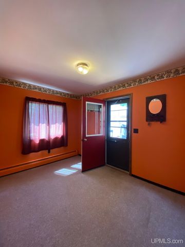 5755 Co Rd 550 Highway, Marquette, MI 49855