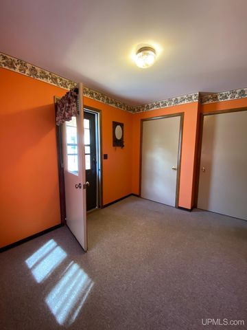 5755 Co Rd 550 Highway, Marquette, MI 49855