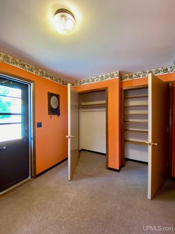 5755 Co Rd 550 Highway, Marquette, MI 49855