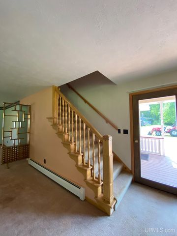 5755 Co Rd 550 Highway, Marquette, MI 49855