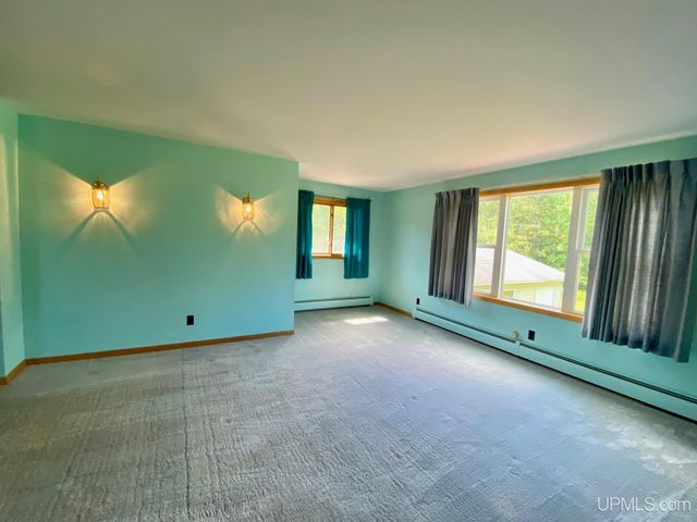 5755 Co Rd 550 Highway, Marquette, MI 49855