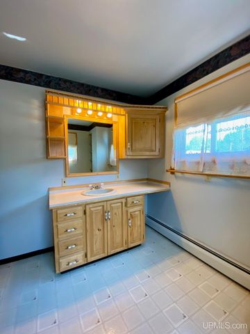 5755 Co Rd 550 Highway, Marquette, MI 49855