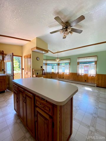 5755 Co Rd 550 Highway, Marquette, MI 49855