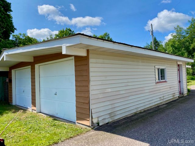 5755 Co Rd 550 Highway, Marquette, MI 49855