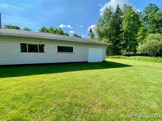 5755 Co Rd 550 Highway, Marquette, MI 49855