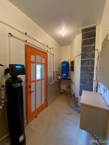 5755 Co Rd 550 Highway, Marquette, MI 49855