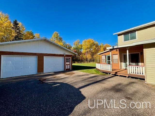 5755 Co Rd 550 Highway, Marquette, MI 49855