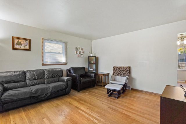 5461 N 106th STREET, Milwaukee, WI 53225