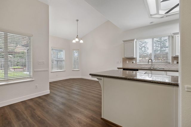 5245 W Oriole Avenue, Visalia, CA 93291