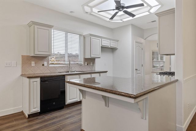 5245 W Oriole Avenue, Visalia, CA 93291