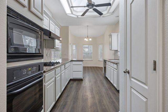 5245 W Oriole Avenue, Visalia, CA 93291