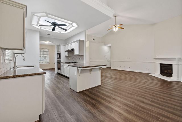 5245 W Oriole Avenue, Visalia, CA 93291