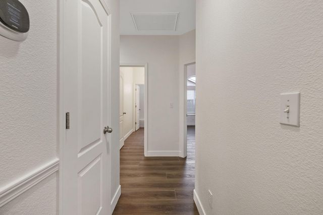 5245 W Oriole Avenue, Visalia, CA 93291