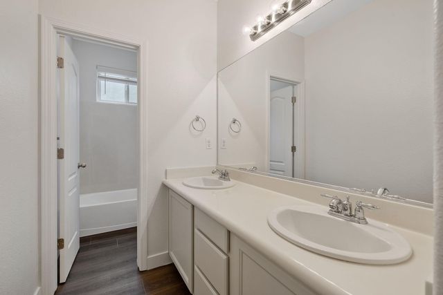 5245 W Oriole Avenue, Visalia, CA 93291