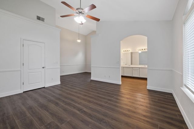 5245 W Oriole Avenue, Visalia, CA 93291