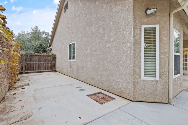 5245 W Oriole Avenue, Visalia, CA 93291