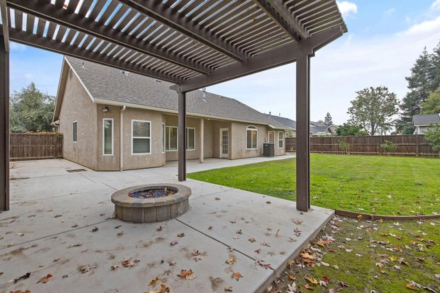 5245 W Oriole Avenue, Visalia, CA 93291