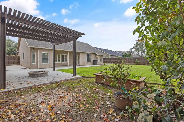 5245 W Oriole Avenue, Visalia, CA 93291