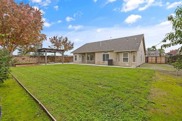 5245 W Oriole Avenue, Visalia, CA 93291