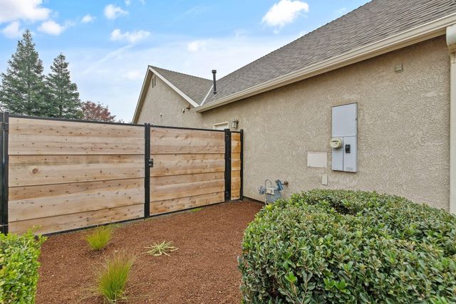 5245 W Oriole Avenue, Visalia, CA 93291