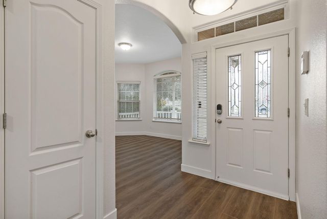 5245 W Oriole Avenue, Visalia, CA 93291