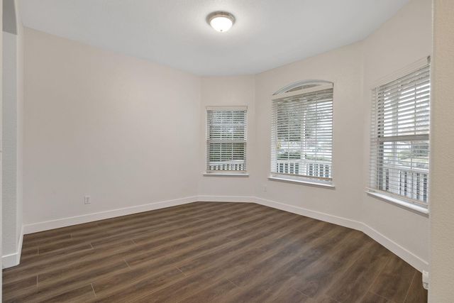 5245 W Oriole Avenue, Visalia, CA 93291