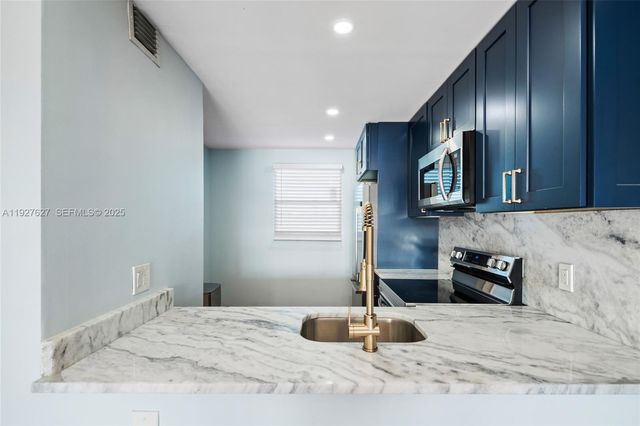 116 Royal Park Dr 4D, Oakland Park, FL 33309