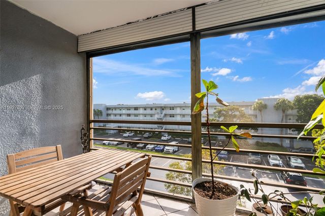 116 Royal Park Dr 4D, Oakland Park, FL 33309