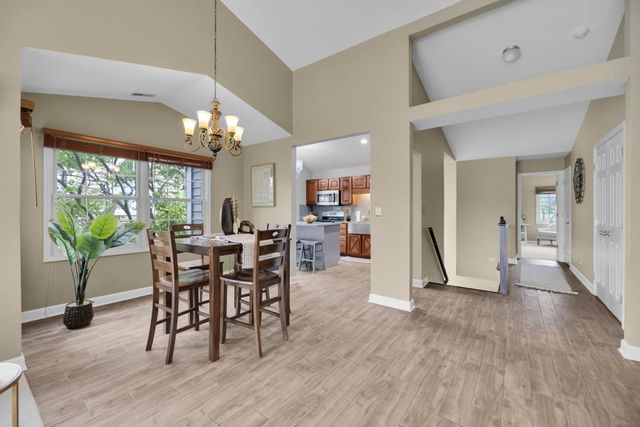 1437 Aberdeen Court 93, Naperville, IL 60564