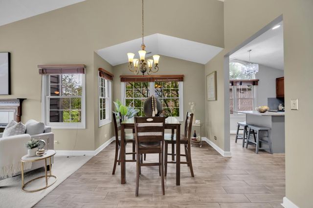 1437 Aberdeen Court 93, Naperville, IL 60564