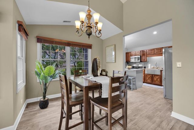 1437 Aberdeen Court 93, Naperville, IL 60564