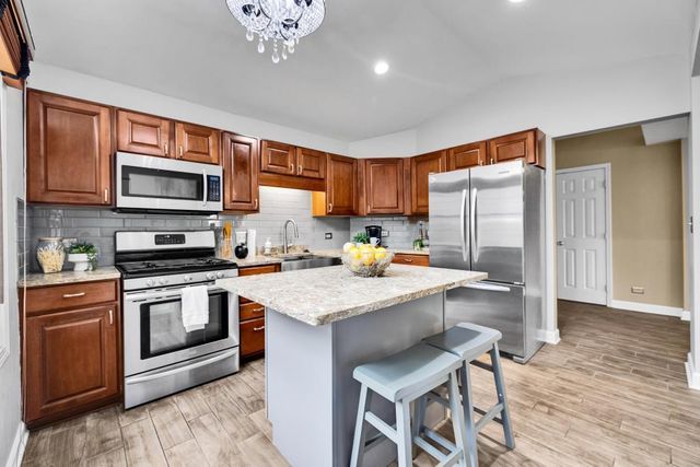 1437 Aberdeen Court 93, Naperville, IL 60564