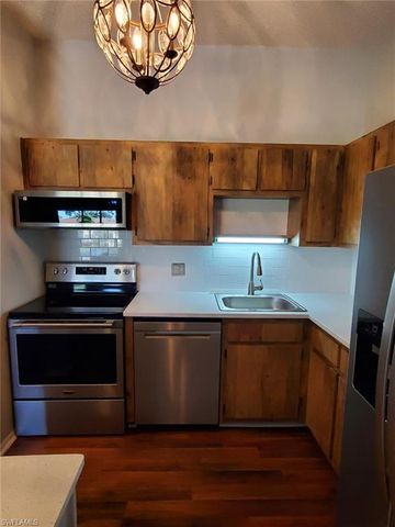 5713 Foxlake DR # 5, North Fort Myers, FL 33917